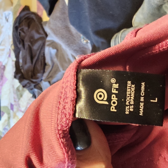 POP Fit Raspberry Leggings - Picture 3 of 4